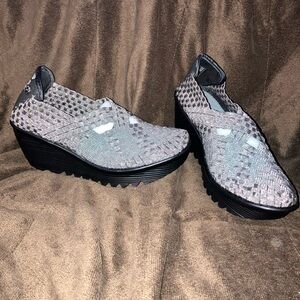 bernie mev. Women's Shimmering Gray Woven Wedges